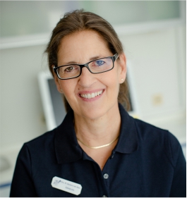 Portraitfoto von Zahnärztin Dr. Marion Beckers aus Alsdorf für persönliche und kompetente zahnmedizinische Beratung und Behandlung