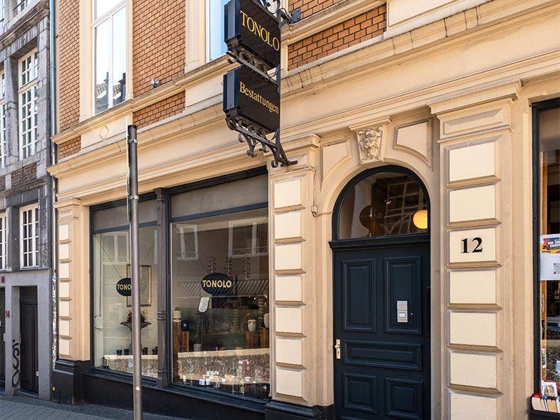 bestattungen-tonolo-aachen-foto-eingang-fassade