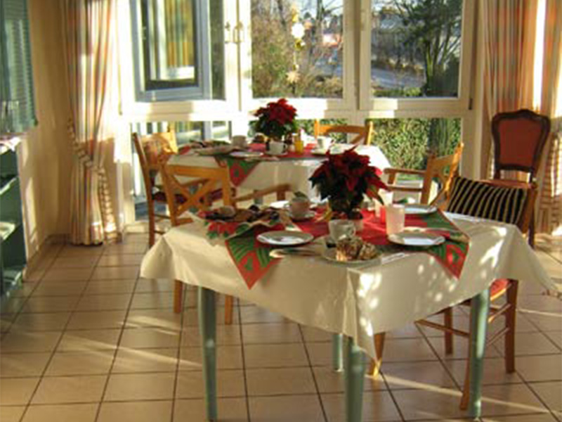 Freundlich gestalteter Speiseraum im Haus Christina in Alsdorf für gemeinsame Mahlzeiten und Begegnungen der Bewohner.