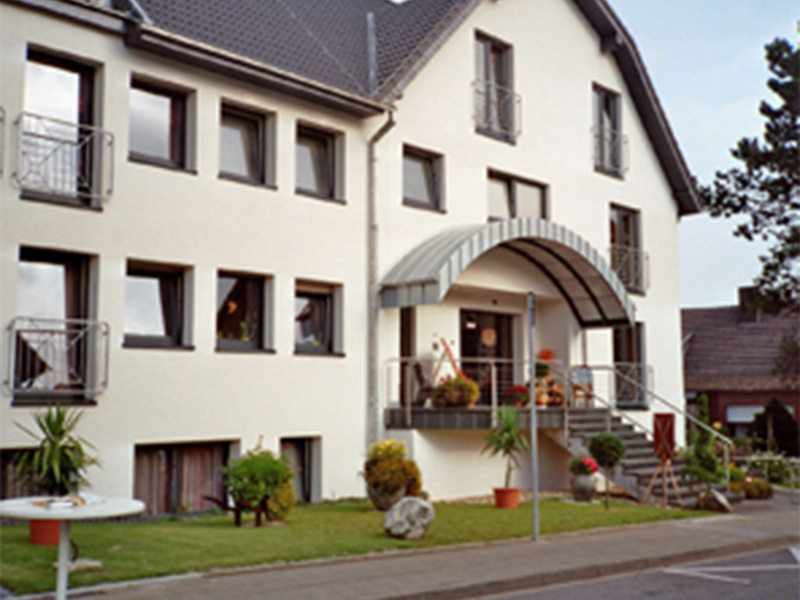 Außenansicht des Hauses Regina in Eschweiler, einem Wohn- und Pflegebereich des JC Goskowitz Alten- und Pflegeheims.